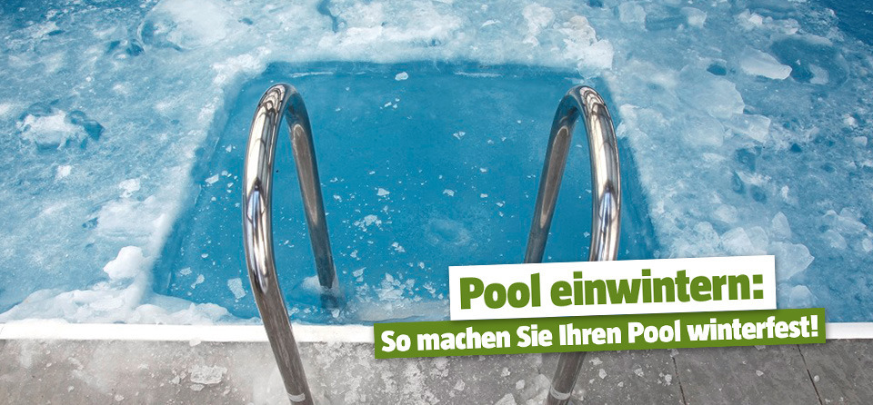Pool im Winter mit Eis bedeckt