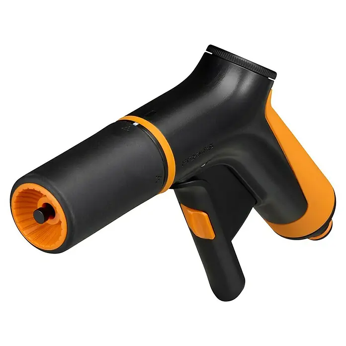 Fiskars Sprühpistole Comfort mit Frontregler - Anzahl Sprühformen: 2 Stk. - Fiskars Gießstab: Schwarze und orangefarbene Gartenspritze mit ergonomischem Griff und einstellbarem Sprühmuster für eine komfortable Gartenbewässerung.
