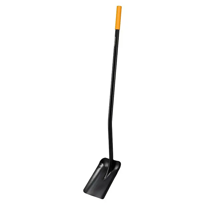 Fiskars Solid Schaufel - L x B: 146 x 23,2 cm, Schwarz/Orange - Nahaufnahme eines Spatens mit einem schwarzen Schaft und einem orangefarbenen Griff, der sich ideal für Gartenarbeiten eignet.