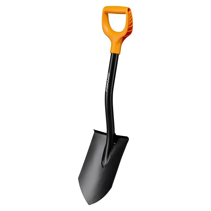 Fiskars Solid Auto-Spaten - Arbeitsbreite: 18 cm - Nahaufnahme eines Fiskars Spatens mit schwarzem Blatt und orangefarbenem Griff. Ideal für Gartenarbeiten.