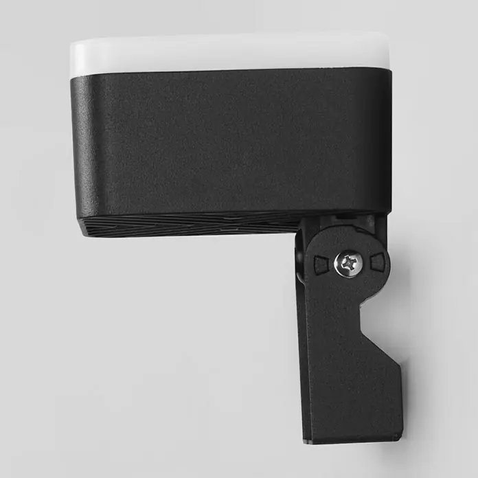 Forlight Aplique exterior LED Tilt - 6,6 W, L x An x Al: 5 x 9 x 9 cm, Antracita, Blanco neutro - Primer plano de un aplique de pared negro moderno con difusor blanco y soporte ajustable, ideal para interiores.