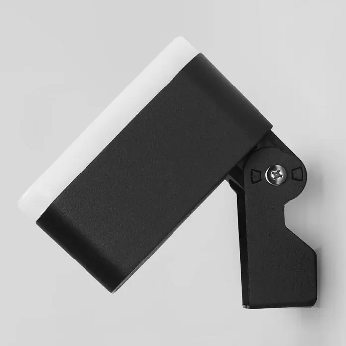 Forlight Aplique exterior LED Tilt - 6,6 W, L x An x Al: 5 x 9 x 9 cm, Antracita, Blanco neutro - Primer plano de una lámpara de pared LED negra moderna con brazo ajustable y difusor blanco sobre un fondo claro.