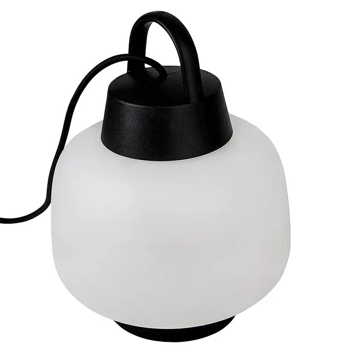 Forlight Portalámparas colgante Lamtam - 15 W, Ø x Al: 24 x 32 cm, Blanco/Negro, E27 - Primer plano de una lámpara portátil con asa negra y una pantalla blanca brillante y suave sobre un fondo negro sólido.