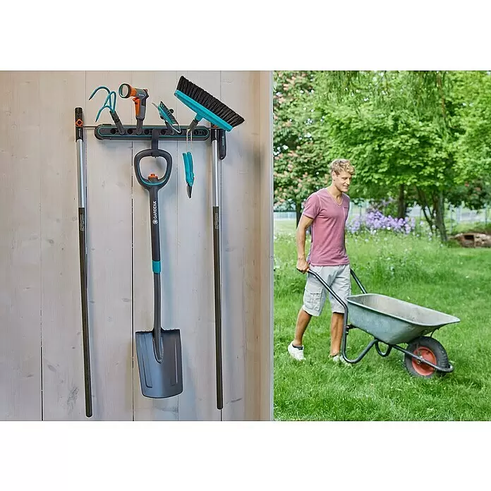 Gardena Combisystem Geräteleiste Flex - Passend für: GARDENA combisystem Geräte und Stiele - Gardena Gartengeräte wie Schaufel, Besen und Wasserspritze ordentlich an der Wandhalterung, dazu ein Mann mit Schubkarre im sonnigen Garten.