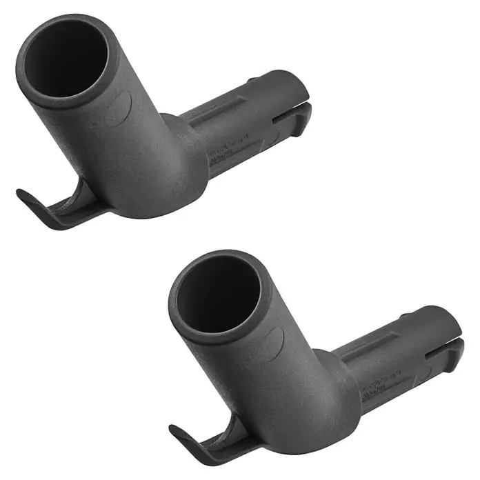 Gardena Halterung Einzelstecker Flex - Passend für: GARDENA combisystem, das Original GARDENA System & Scheren - Zwei schwarze Kunststoffwinkelstücke, möglicherweise für Sanitäranwendungen, liegen auf einem schwarzen Hintergrund.