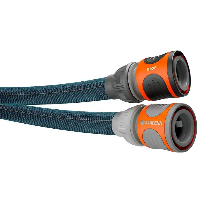 Gardena Gartenschlauch Liano Xtreme Set - 25 m, Schlauchdurchmesser: 13 mm - Das Bild zeigt zwei GARDENA Textilschläuche mit orangefarbenen Anschlüssen, einen mit "STOP" Aufschrift und den anderen mit dem GARDENA Logo.
