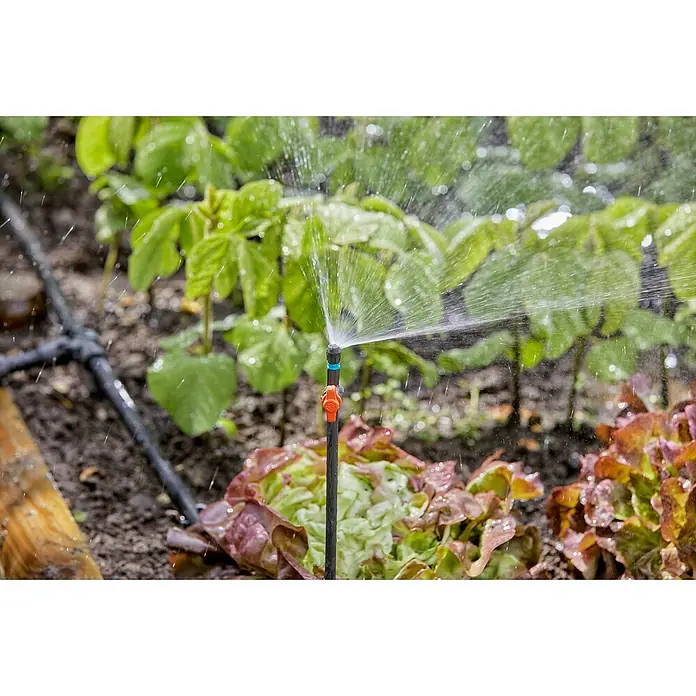 Gardena Micro-Drip Sprühdüse 90° - 5 Stk., 90 ° - Bewässerungssystem mit einem Sprinkler im Gemüsegarten, der Pflanzen wie Salat bewässert. Bewässerung für gesunde Pflanzen.