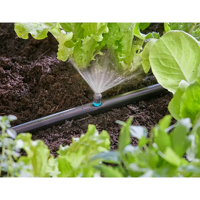 Gardena Micro-Drip Tobera pulverizadora - 5 ud., 90° - Sistema de riego en el huerto con lechugas y manguera de riego negra con difusor, para un riego eficiente.