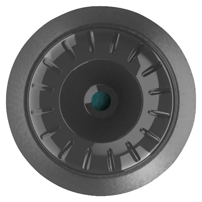 Gardena Micro-Drip Nebeldüse - 1/2" x 13 mm - Nahaufnahme eines modernen Spülbeckenablaufs aus Edelstahl mit einem blauen Verschlussstopfen.