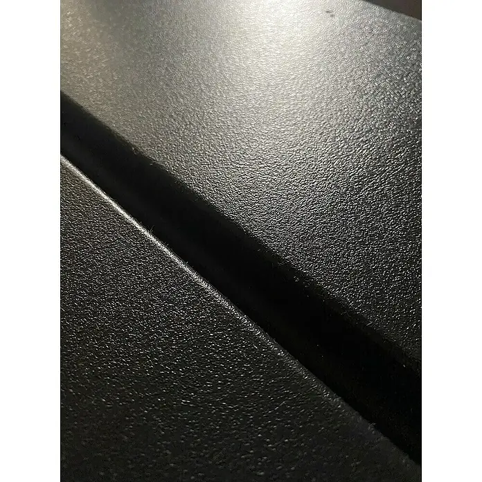 KHW Hochbeet Demeter - XL schmal - 158 x 44 x 61 cm, Kunststoff, Anthrazit - Nahaufnahme eines schwarzen, strukturierten Produkts, möglicherweise Teil einer Oberfläche oder eines Gehäuses.