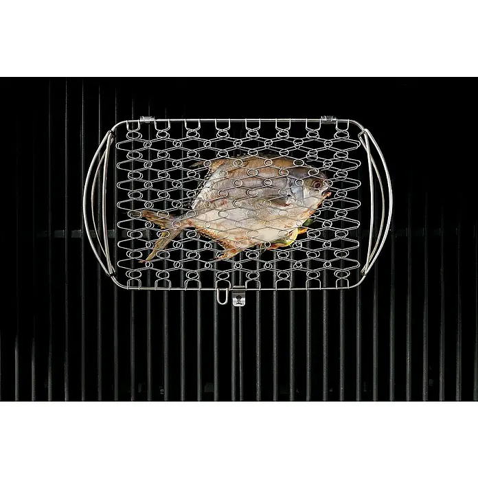 Weber Soporte para pescado y verduras - L x An: 46 x 28 cm - Pescado a la parrilla en una cesta para pescado sobre una rejilla. El accesorio para pescado asegura una cocción uniforme.