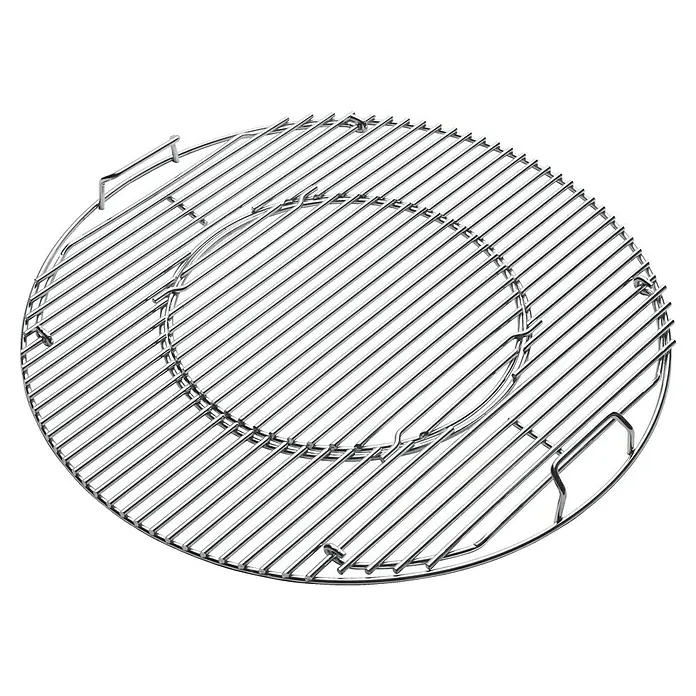 Weber Gourmet BBQ System Grillrost - L x B: 56,61 x 54,61 cm, Durchmesser: 57 cm, Verchromter Stahl - Bild eines runden Grillrosts aus Metall, der sich ideal zum Grillen im Freien eignet.\n