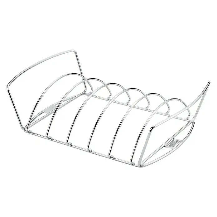 Weber Bratenkorb - L x B x H: 43,5 x 26,5 x 11 cm - Nahaufnahme eines verchromten Rippchenhalters, ideal für Grills und Öfen, der das gleichmäßige Garen von Rippchen erleichtert.