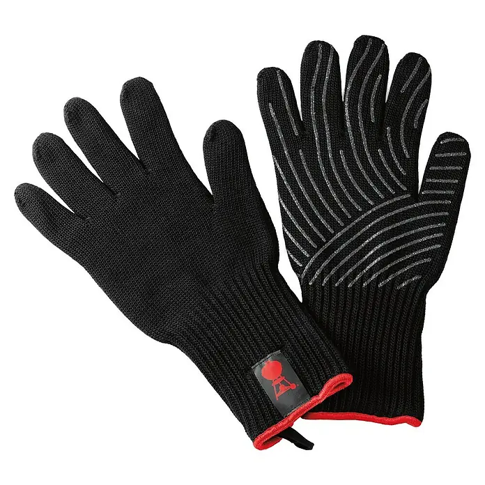 Weber Grillhandschuhe - Sonstiges, Größe S/M - Ein Paar schwarze Weber Grillhandschuhe mit hitzebeständigen Streifen und rotem Saum, ideal für sicheres Grillen.