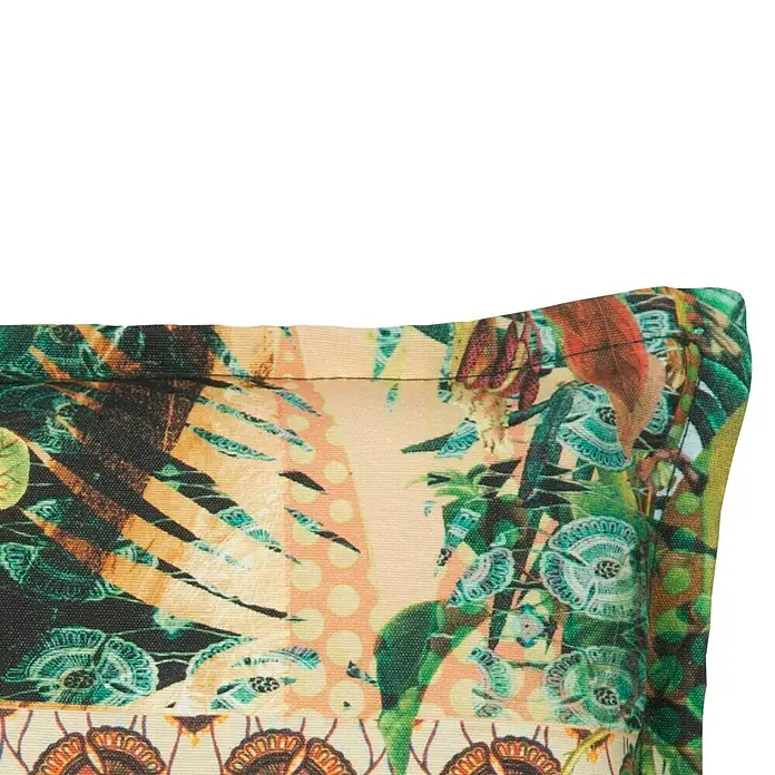 beo Gartenmöbel-Auflage Texas - Niederlehner, 4 Stk., L x B x H: 98 x 46 x 8 cm, Baumwolle, Polyester, Grün/Gelb - Detailaufnahme eines farbenfrohen Stoffmusters mit floralen und geometrischen Elementen.