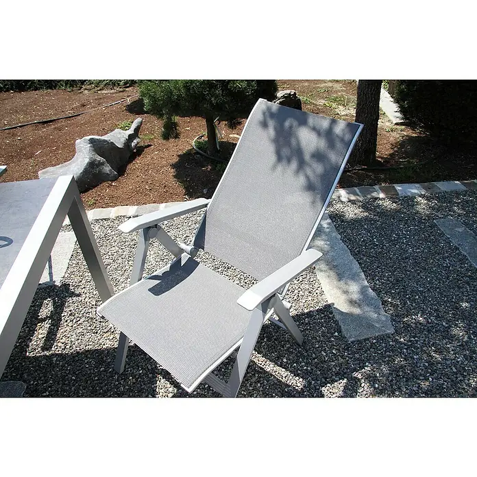Acamp Gartenmöbel-Set Urban/Extensio - 5 -tlg., Aluminium, HPL, Textil, Klappbar, Anthrazit - Gartenstuhl aus Aluminium mit verstellbarer Rückenlehne im Außenbereich. Die Sitzfläche ist aus einem atmungsaktiven Netzmaterial gefertigt.