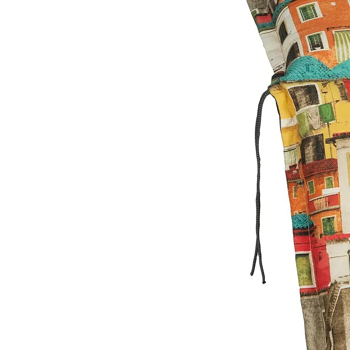 beo Gartenmöbel-Auflage Sardinien - Relaxsesselauflage, 1 Stk., L x B x H: 171 x 46 x 8 cm, Baumwolle, Polyester, Orange/Gelb - Ein farbenfrohes Kleidungsstück mit einem einzigartigen Muster von bunten Häusern und einem dunklen Kordelzug.