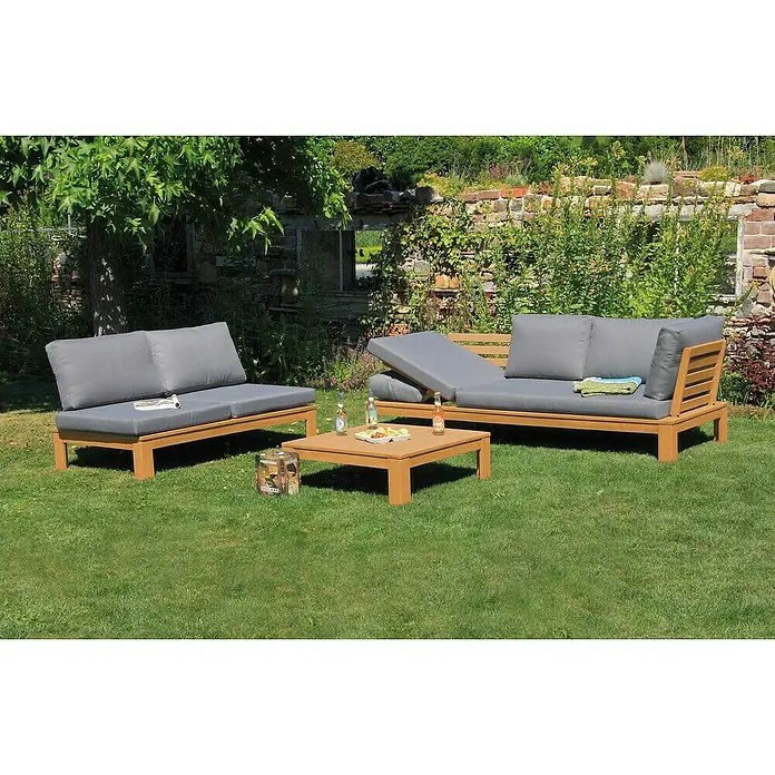 Acamp Loungemöbel-Set Granada - 3 -tlg., Akazie, Polyester, Grau/Braun - Eine stilvolle Outdoor-Lounge-Garnitur mit Holzrahmen und grauen Polstern lädt zum Entspannen im Garten oder auf der Terrasse ein.