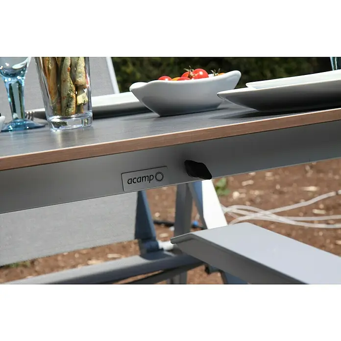 Acamp Gartenmöbel-Set Urban/Extensio - 5 -tlg., Aluminium, HPL, Textil, Klappbar, Anthrazit - Nahaufnahme eines A-camp Campingtisches mit Speisen darauf.