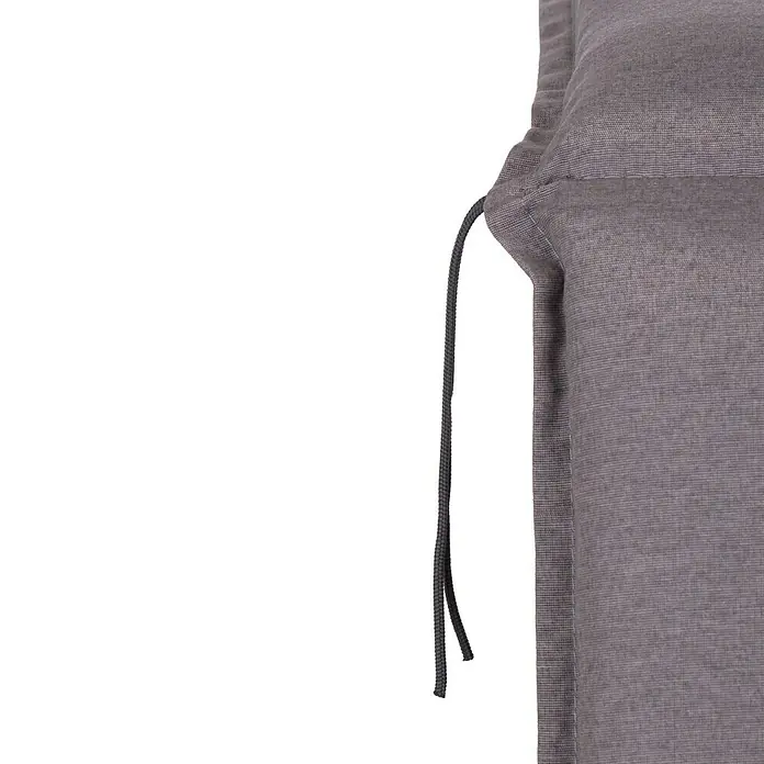 beo Sitzauflage Tanana - L x B x H: 191 x 58 x 8 cm, Gartenliege - Nahaufnahme eines grauen Gartenmöbelkissens mit dunkler Kordel. Das wetterfeste Kissen bietet Komfort für Ihre Outdoor-Lounge.