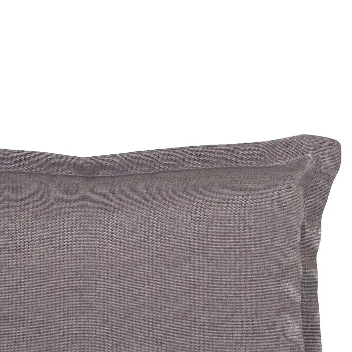 beo Sitzauflage Tanana - L x B x H: 191 x 58 x 8 cm, Gartenliege - Detailansicht eines eleganten, grauen Zierkissens mit feiner Textur und schlichtem Design, ideal für stilvolle Wohnräume.