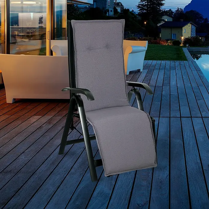beo Gartenmöbel-Auflage Tanana - Relaxsesselauflage, L x B x H: 171 x 46 x 8 cm, Baumwolle, Polyester, Grau - Graue Liege mit hohem Kopfteil und Armlehnen für Terrasse oder Garten. Bequeme Entspannung im Freien mit stilvollem Design.
