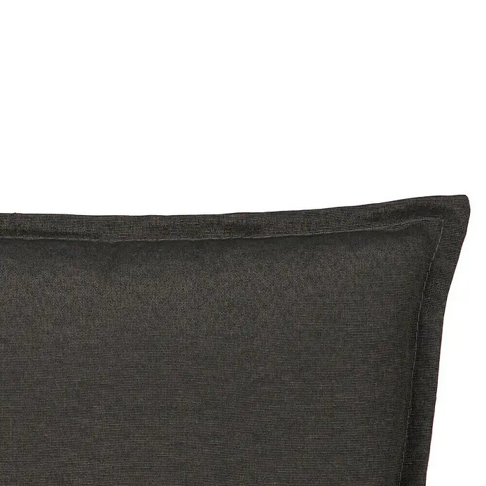 beo Gartenmöbel-Auflage Trier - Hochlehner, 4 Stk., L x B x H: 171 x 46 x 8 cm, Baumwolle, Polyester, Schwarz - Nahaufnahme eines Kissens mit dunklem, strukturiertem Stoff und sauberer Naht, ideal für moderne Wohnräume.