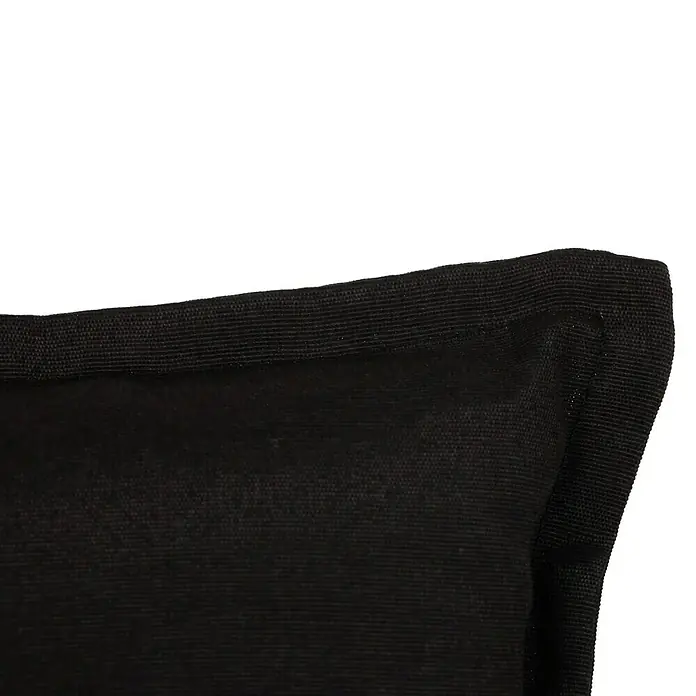 beo Gartenmöbel-Auflage Trabzon - Niederlehner, 6 Stk., L x B x H: 98 x 46 x 8 cm, Baumwolle, Polyester, Schwarz - Nahaufnahme eines schwarzen Kissens mit feiner Struktur und dunklem Rand, das einen luxuriösen und eleganten Eindruck vermittelt.
