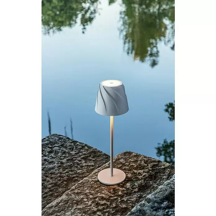 Starlux Akku-Tischleuchte Loreo - 4 W, L x B x H: 11 x 11 x 36 cm, Weiß, Warmweiß - Stimmungsaufnahme