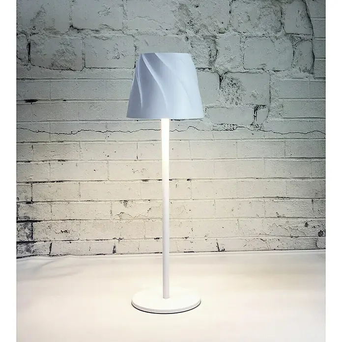 Starlux Akku-Tischleuchte Loreo - 4 W, L x B x H: 11 x 11 x 36 cm, Weiß, Warmweiß - Elegante weiße Tischleuchte mit einem einzigartigen Lampenschirmdesign, die jedem Raum eine moderne Note verleiht und für angenehmes Licht sorgt.