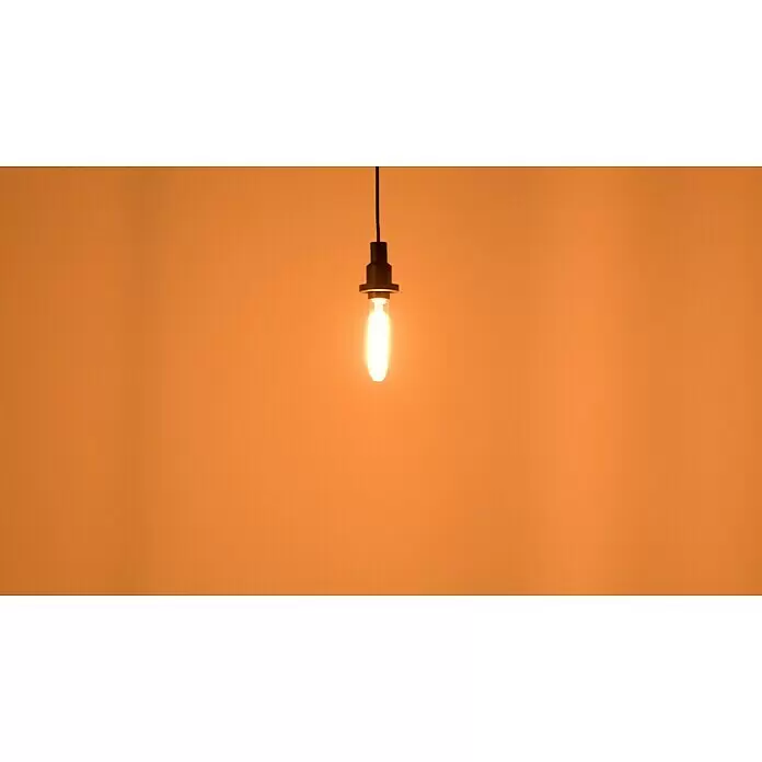 Osram LED-Lampe Vintage Edition 1906 Globe-Form E27 - E27, Dimmbar, Warmweiß, 470 lm, 4,8 W - Eine leuchtende Hängelampe mit warmem Schein, an einer dunklen Fassung aufgehängt.