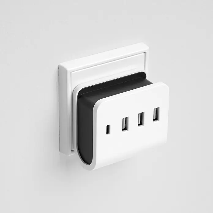 REV USB-Ladegerät Quad - 4-fach, Weiß, USB-A-Buchse, USB C-Kupplung - Weißer USB-Wandstecker mit mehreren Anschlüssen für das Aufladen von Geräten, ideal für Zuhause und Büro.