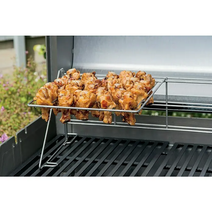 Weber Grillrost - Passend für: Weber Spirit 300 Serie / Weber Summit / Weber Genesis - Auf dem Grill zubereitete Hähnchenflügel auf einem Grillrost. Das perfekte Zubehör für ein köstliches Barbecue mit Freunden und Familie.