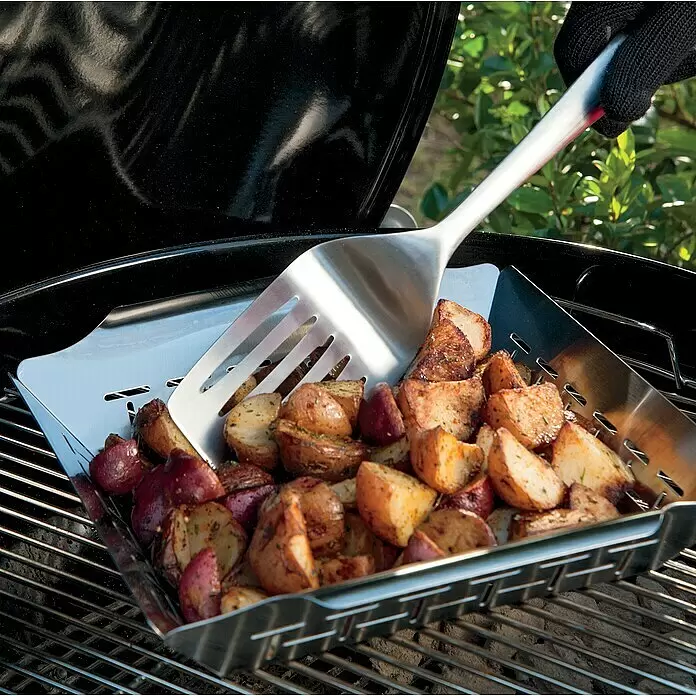 Weber Style Gemüsekorb - Edelstahl, 29,5 x 35 cm - Anwendungsbeispiel