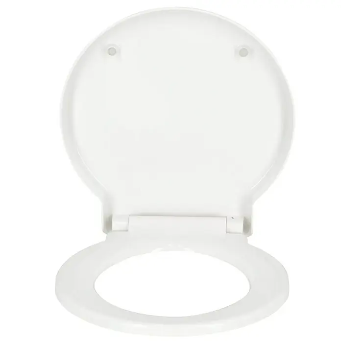 Camargue Pico WC-Sitz - Duroplast, Weiß, Mit Absenkautomatik - Ein weißer Toilettensitz aus Kunststoff, offen und bereit zur Benutzung, vor einem neutralen schwarzen Hintergrund.
