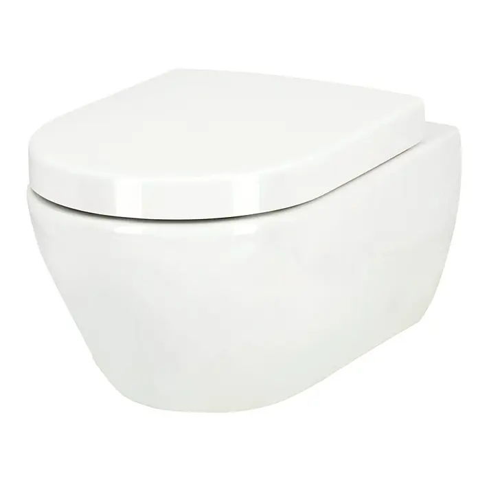 Villeroy & Boch Subway 2.0 Wand-WC-Set - Spülrandlos, Ohne Spezialglasur, Spülform: Tief, WC Abgang: Waagerecht, Weiß - Nahaufnahme einer weißen, wandhängenden Toilette mit geschlossenem Deckel vor schwarzem Hintergrund.