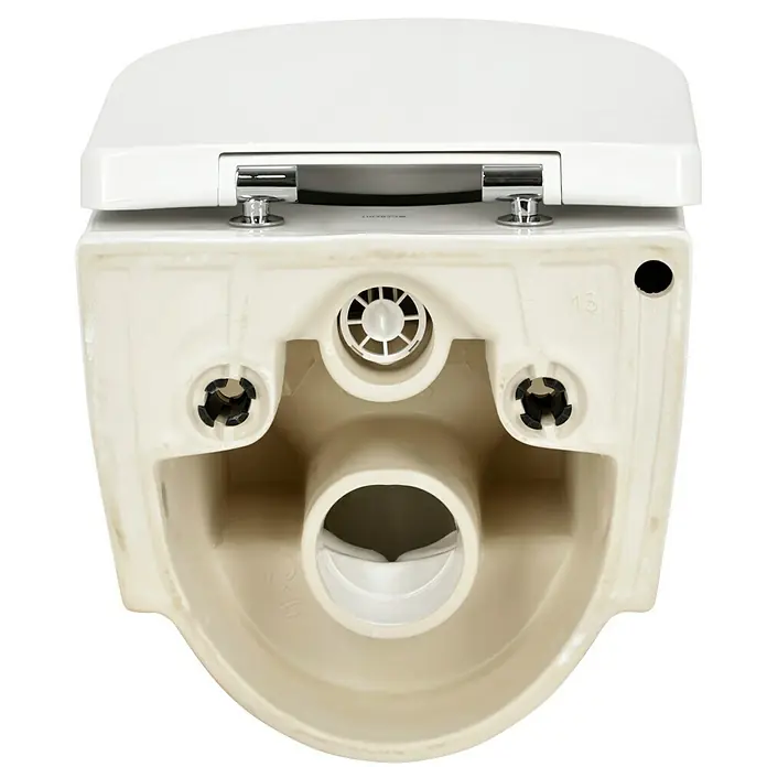 Geberit iCon Wand-WC-Set XS - Spülrandlos, Ohne Spezialglasur, Spülform: Tief, WC Abgang: Waagerecht, Weiß - Nahaufnahme der Unterseite einer Geberit Wand-Toilette mit montiertem Toilettensitz, die die interne Sanitärinstallation zeigt.