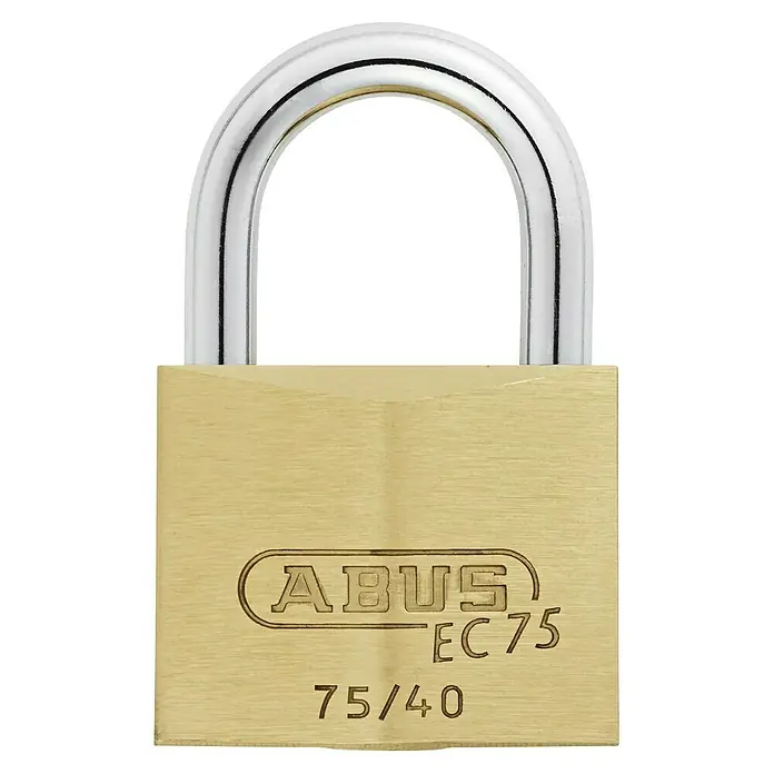 Abus Vorhängeschloss Lock-Tag 75/40 - B x H: 39,5 x 61,5 mm, Bügelstärke: 6,5 mm, Sicherheitsstufe: 6 - Nahaufnahme eines ABUS EC75 75/40 Vorhängeschlosses aus Messing mit einem glänzenden, silbernen Bügel vor einem schwarzen Hintergrund.