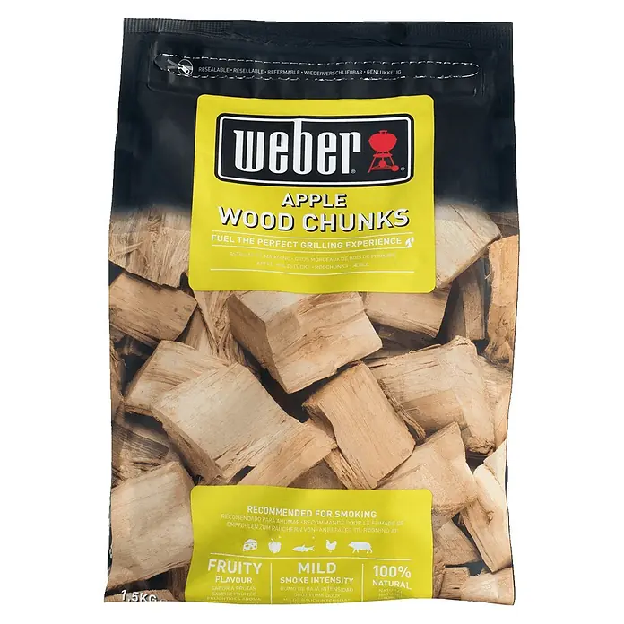Weber Wood Chunks Apple - 1.500 g - Eine Packung Weber Apfelholzchunks, ideal zum Räuchern von Speisen mit einem fruchtigen Aroma.