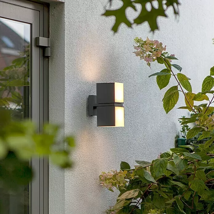 Lutec Cuba LED-Außenwandleuchte - 24 W, 10 x 9,5 x 21,3 cm, Anthrazit/Weiß, IP54 - Stimmungsaufnahme