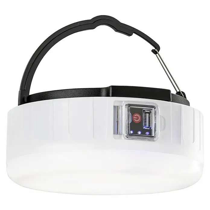 BAUHAUS Mobiles LED-Licht - Schwarz, Weiß, Höhe: 6,7 cm, IP44 - Eine weiße, runde LED-Campinglampe mit schwarzem Griff und USB-Anschluss vor schwarzem Hintergrund.