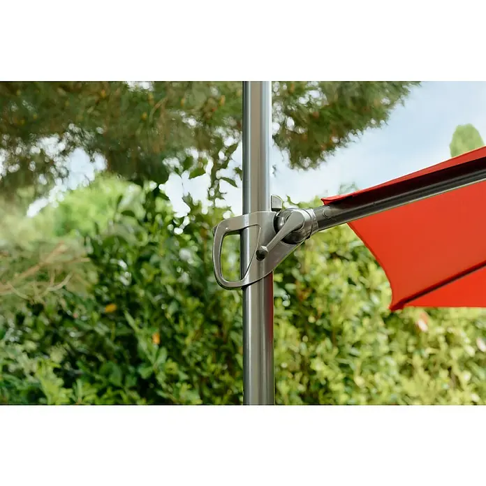Sunfun Ampelschirm rund Florenz - Chili, Durchmesser Bespannung: 350 cm - Detailaufnahme eines Sonnenschirms mit Fokus auf den Metallmechanismus zur einfachen Einstellung des Schattens.