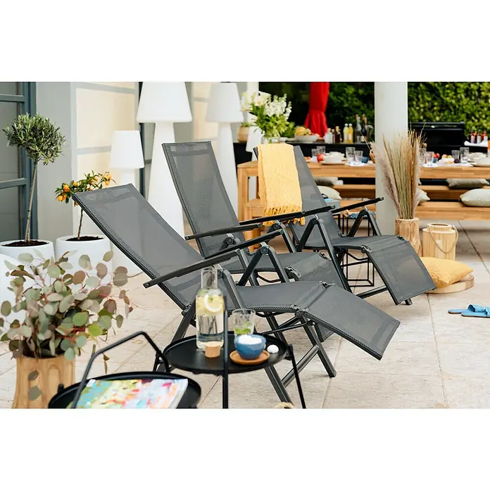 Sunfun Maja Garten-Liegestuhl - Aluminium, Textil, Rückenlehne verstellbar, Anthrazit, B x T x H: 61 x 69 x 111 cm - Die grauen Sonnenliegen mit verstellbaren Lehnen laden zum Entspannen im Garten oder auf der Terrasse ein. Stilvolle Gartenmöbel für den Sommer.