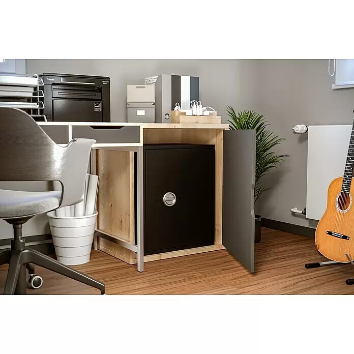 Format Wertschutzschrank Lyra 3 - Doppelbart-Hochsicherheitsschloss, L x B x H: 420 x 500 x 605 mm - Schwarzer Safe mit offener Tür, in einen Holzschreibtisch in einem modernen Büro integriert.