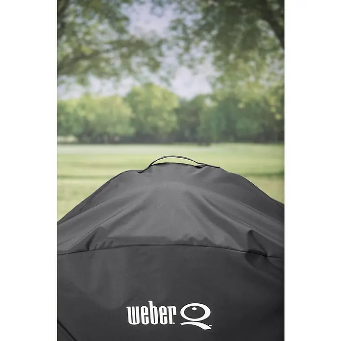 Weber Grill-Schutzhülle Premium - Passend für: Weber Q 300/3000 Serie - Weber Grillabdeckung zum Schutz Ihres Grills vor Witterungseinflüssen und zur Verlängerung der Lebensdauer mit dem Weber-Logo auf der Vorderseite.