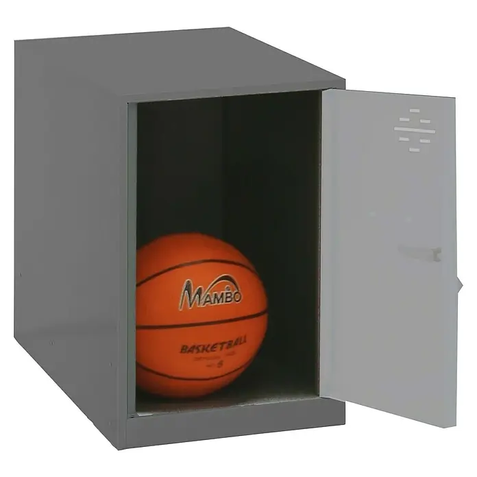 Simonrack Simonlocker Taquilla Mini - L x An x Al: 50 x 30 x 47,5 cm, Número de puertas: 1 ud., Gris - Taquilla gris con puerta abierta y una pelota de baloncesto Mambo naranja dentro.