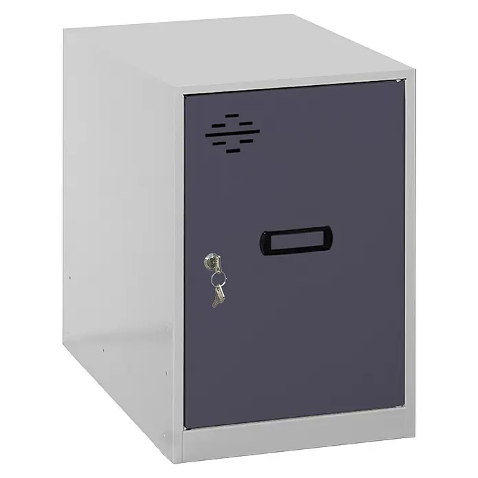 Simonrack Simonlocker Taquilla Mini - L x An x Al: 50 x 40 x 47,5 cm, Número de puertas: 1 ud., Gris/Antracita - Un armario gris con una puerta gris oscuro y una llave en la cerradura, diseñado para el almacenamiento seguro de objetos personales.