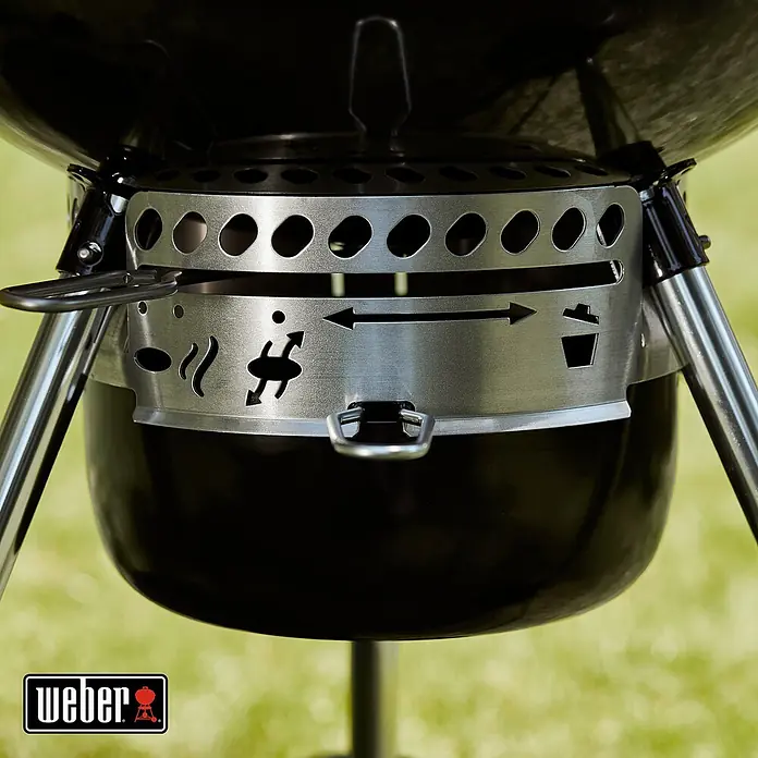 Weber Master-Touch GBS Kugelgrill E-5750 - Durchmesser Grillfläche: 57 cm, Schwarz - Detailansicht eines Weber-Grills, die die präzise Konstruktion und das Design des Grills hervorhebt.