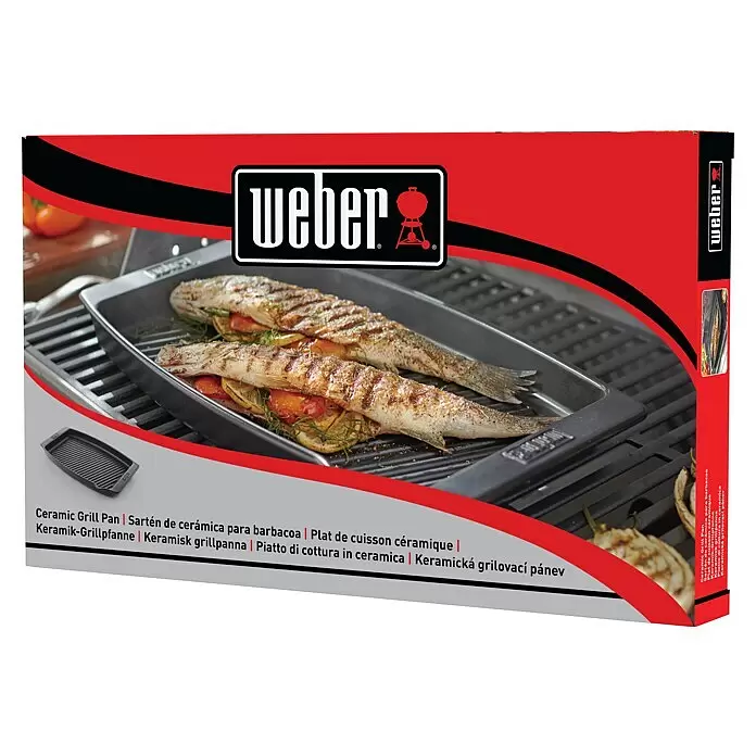 Weber Plancha - L x An: 47 x 28 cm, Altura: 4,4 cm - Sartén de cerámica Weber con pescado a la parrilla sobre una barbacoa. La sartén es gris oscuro con líneas de parrilla.