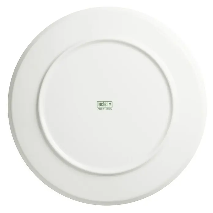 Weber Pizzateller - Keramik, Durchmesser: 30,2 cm - Nahaufnahme eines weißen Weber Speisetellers mit dezenter Markenprägung, hergestellt in Deutschland, ideal für stilvolle Grillabende.